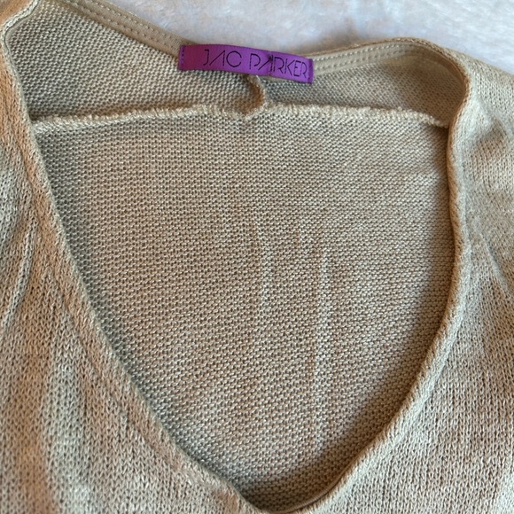 JAC PARKER Ultra Lightweight V-Neck Long Sleeve Sweater in Tan. Women’s Medium - Picture 3 of 6